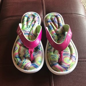 Under Armour girls form flip flops